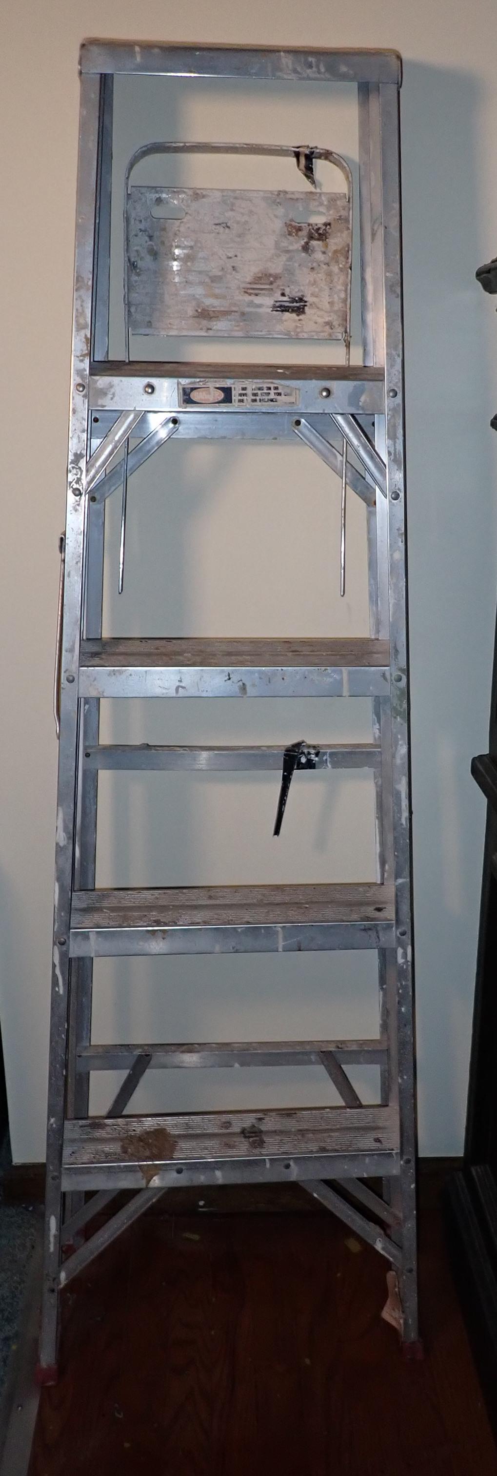 5' Aluminum Step Ladder (1 of 2)