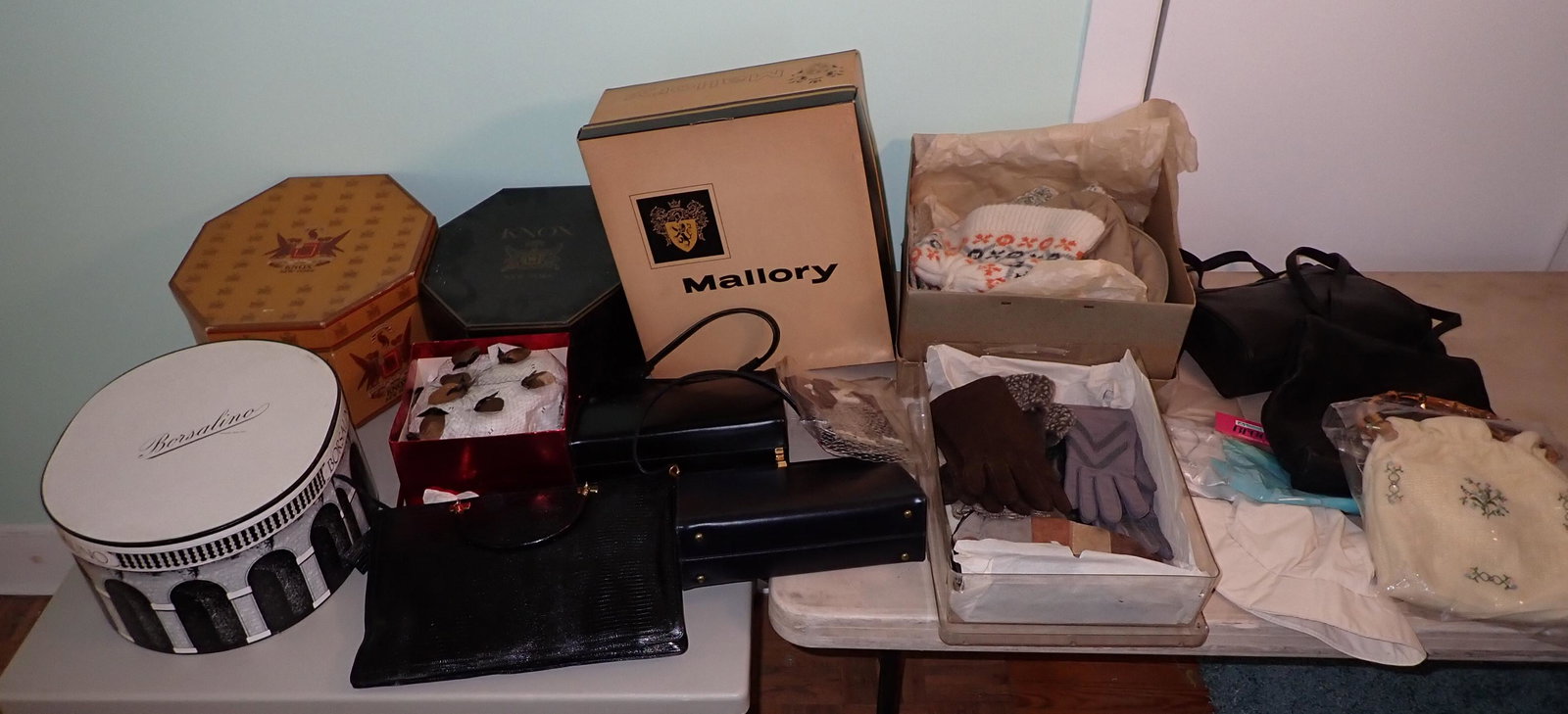 Hat Boxes Gloves Purses & Misc (1 of 7)
