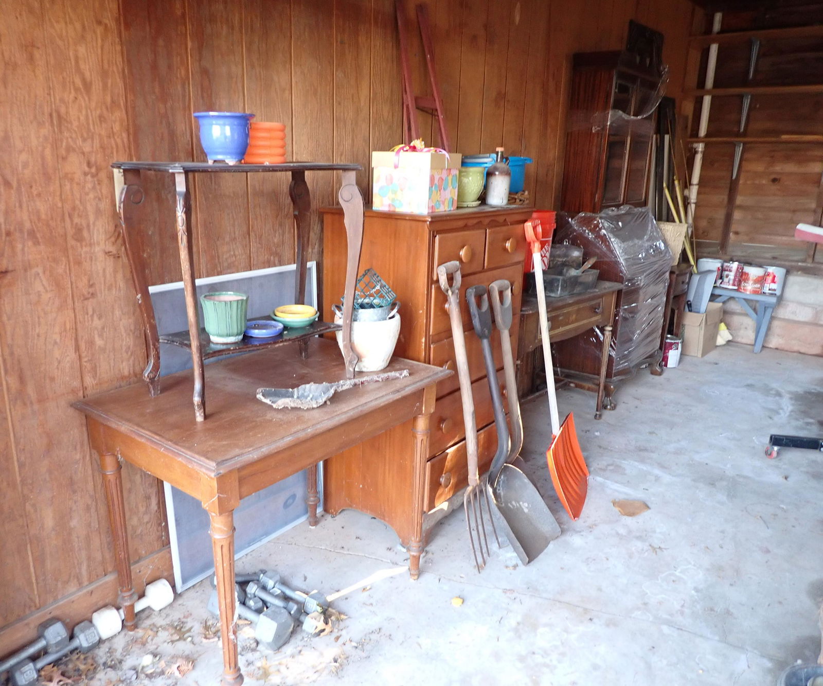 Furniture & Misc Wall Contents (1 of 10)