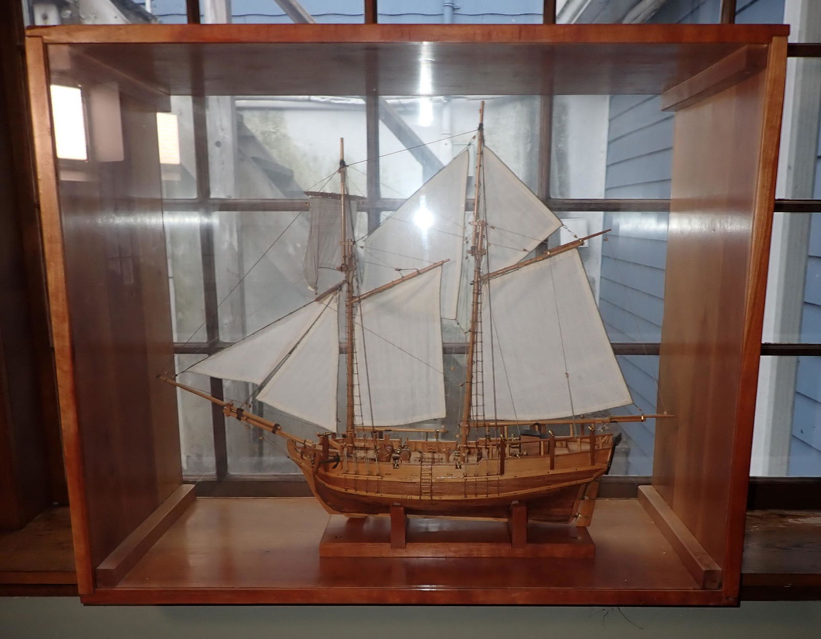 Wooden Independence Ship Model in Case (1 of 10)