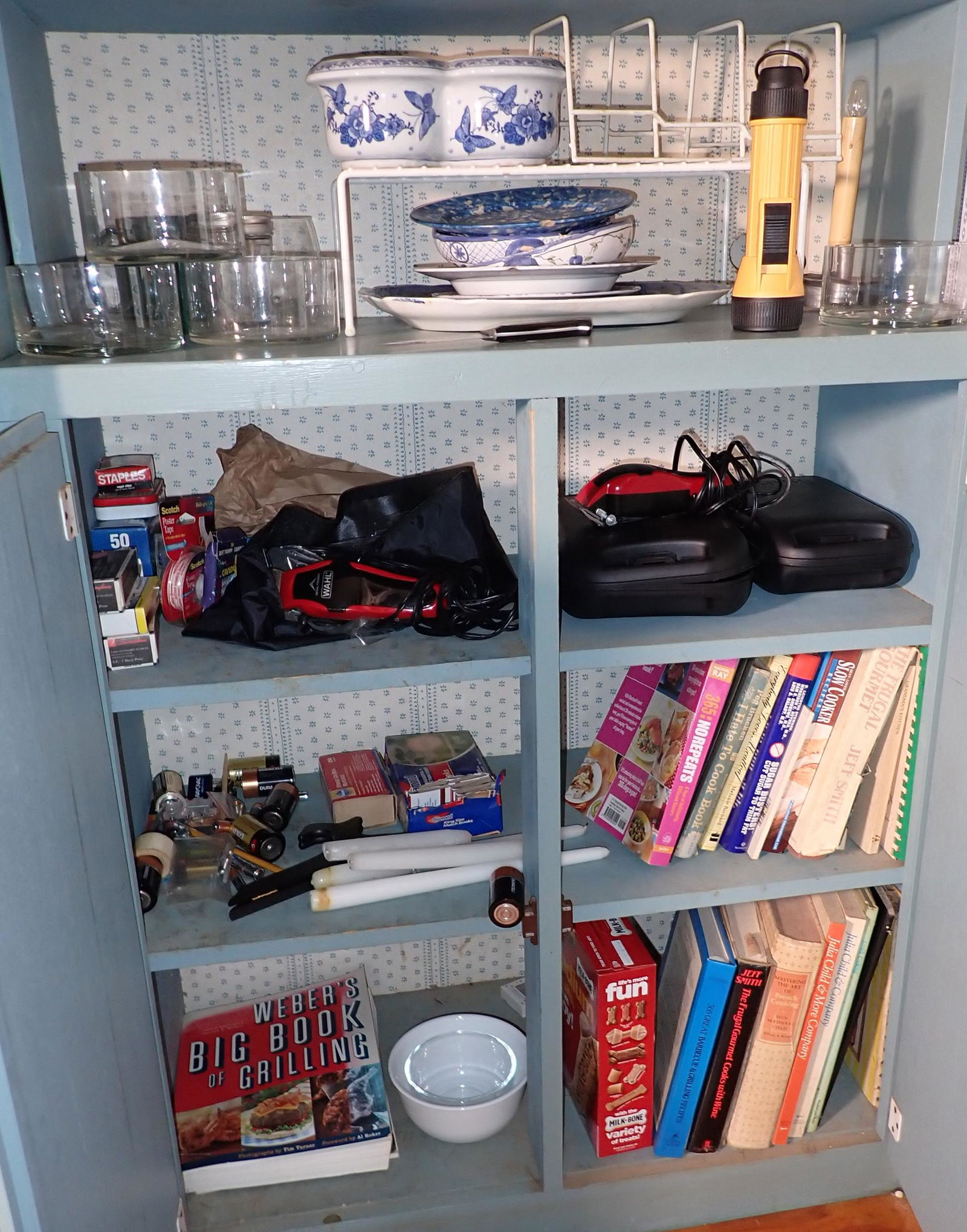 Wahl Clippers Misc Counter & Cabinet Contents (1 of 4)