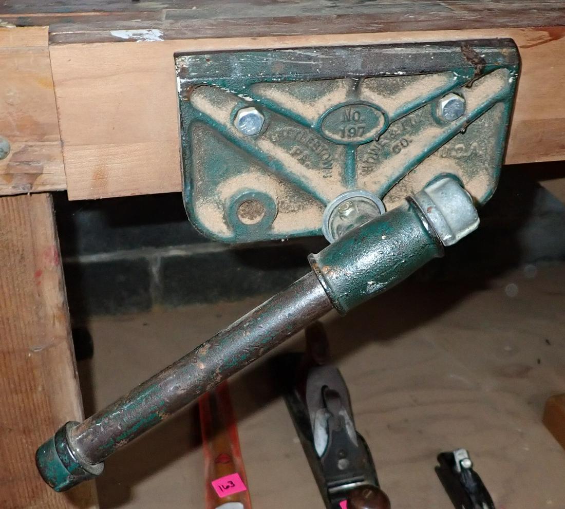 Howe No. 197 Woodworkers Carpenters Vise (1 of 3)