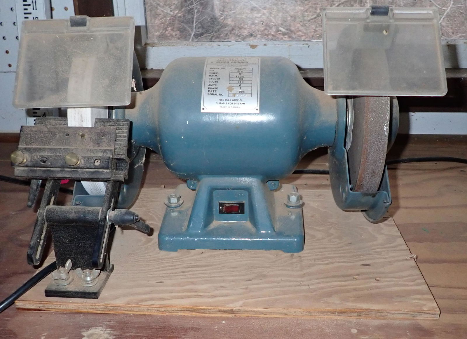 Reliant 8" Bench Grinder (1 of 3)