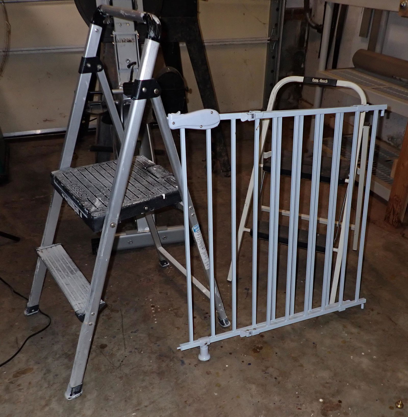 2 Step Ladders and Pet Gate (1 of 3)