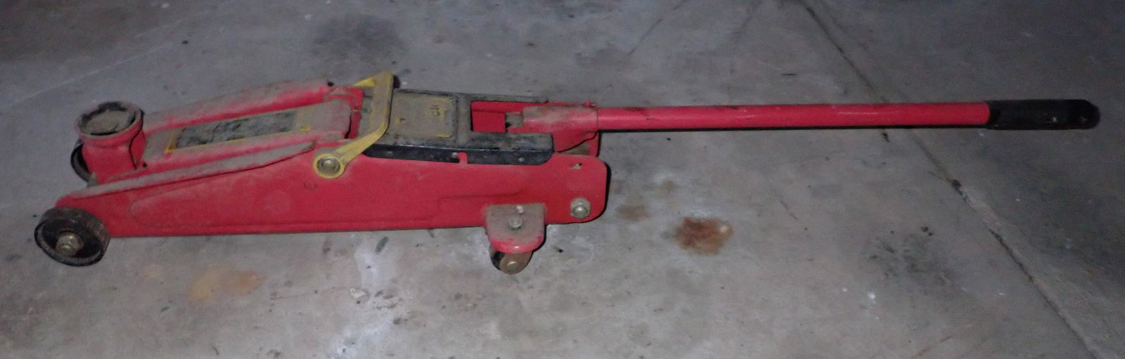 Central Hydraulics 2 Ton Floor Jack (1 of 2)