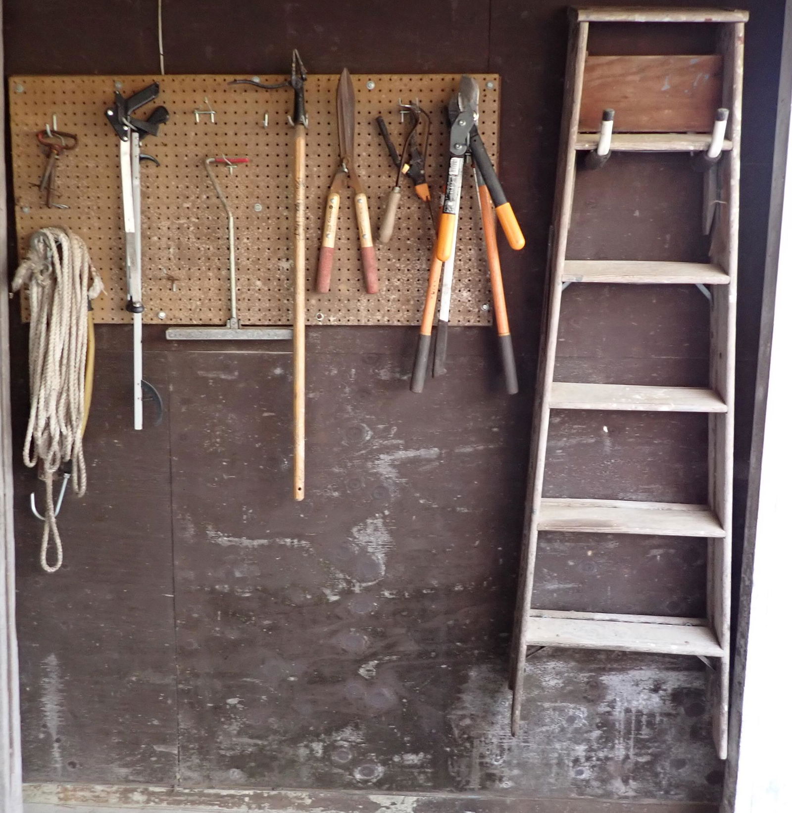 Loppers Step Ladder & Misc (1 of 3)