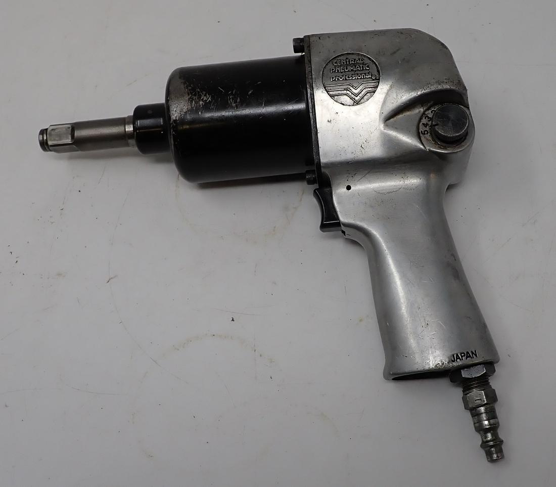 Central Pneumatic 1/2" Drive Rachet (1 of 2)