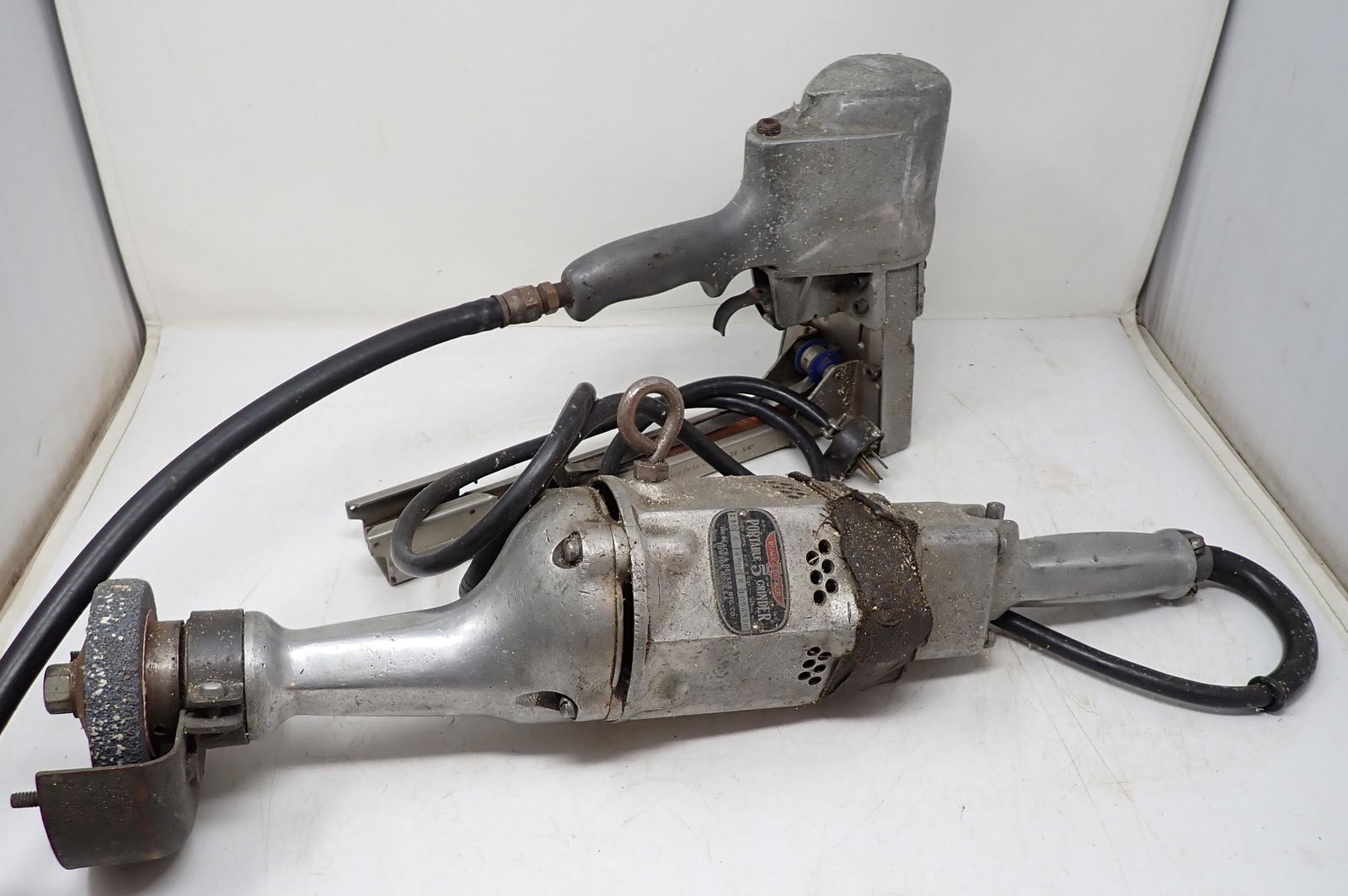 Black & Decker Portable 5" Grinder (1 of 4)