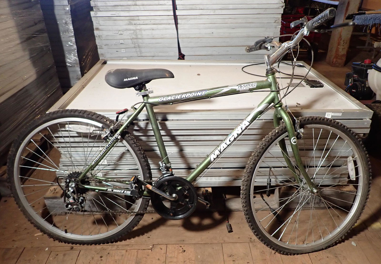 Magna Glacierpoint 15 Speed Bicycle (1 of 4)