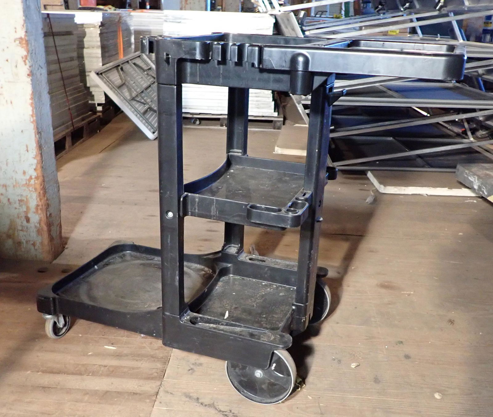 Plastic Rolling Utility Cart (1 of 3)