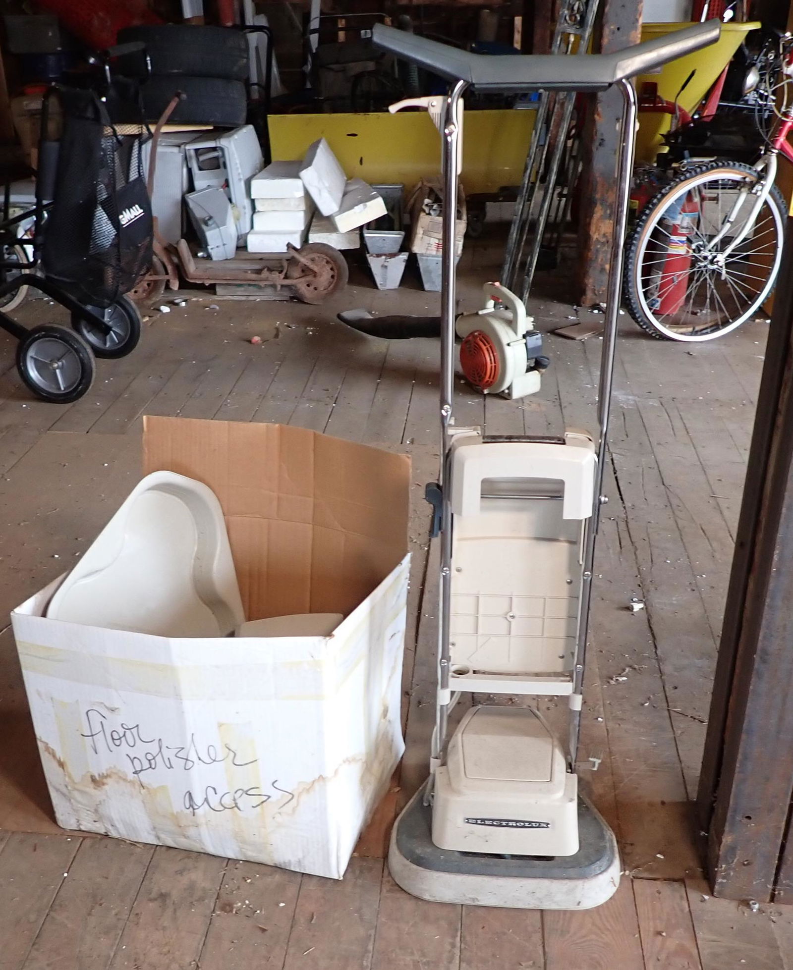 Electrolux Model 1522 Floor Shampooer (1 of 6)