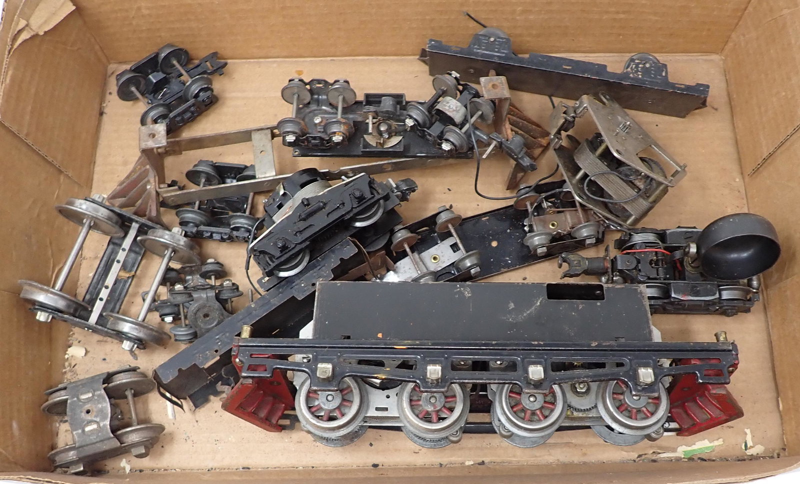 Lionel O Gauge Locomotive & Misc Train Parts (1 of 5)