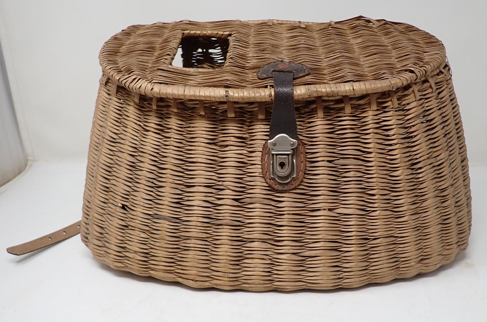 Vintage Wicker Fish Basket & Filet Knife (1 of 6)