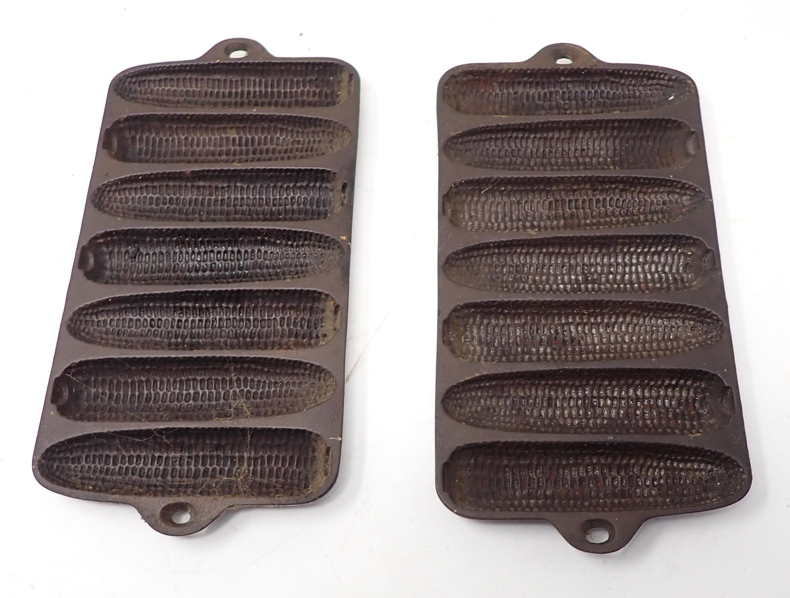 2 Wagnerware Krusty Korn Molds Tea size 1317 (1 of 4)