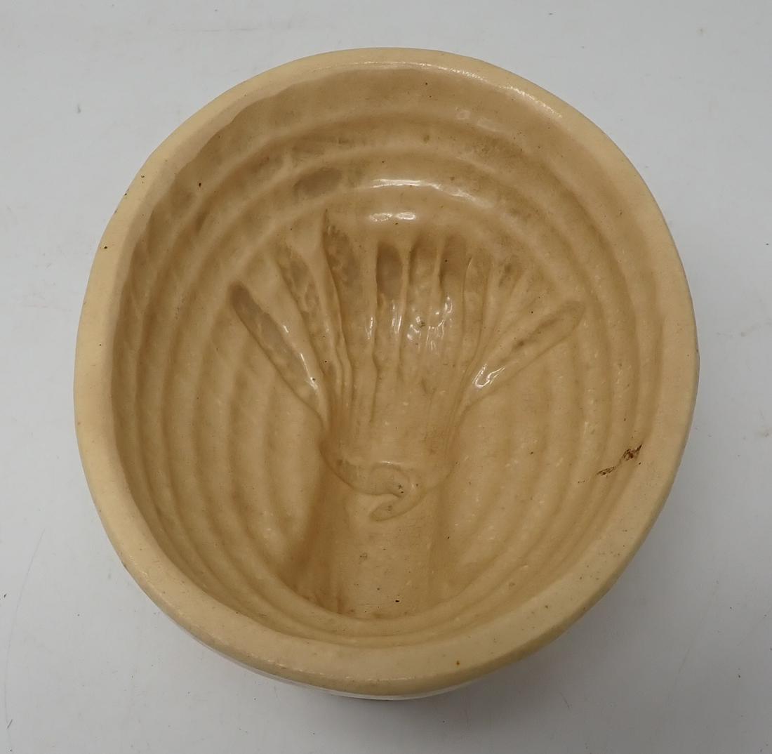 Yellow Ware Wheat Mold (1 of 3)