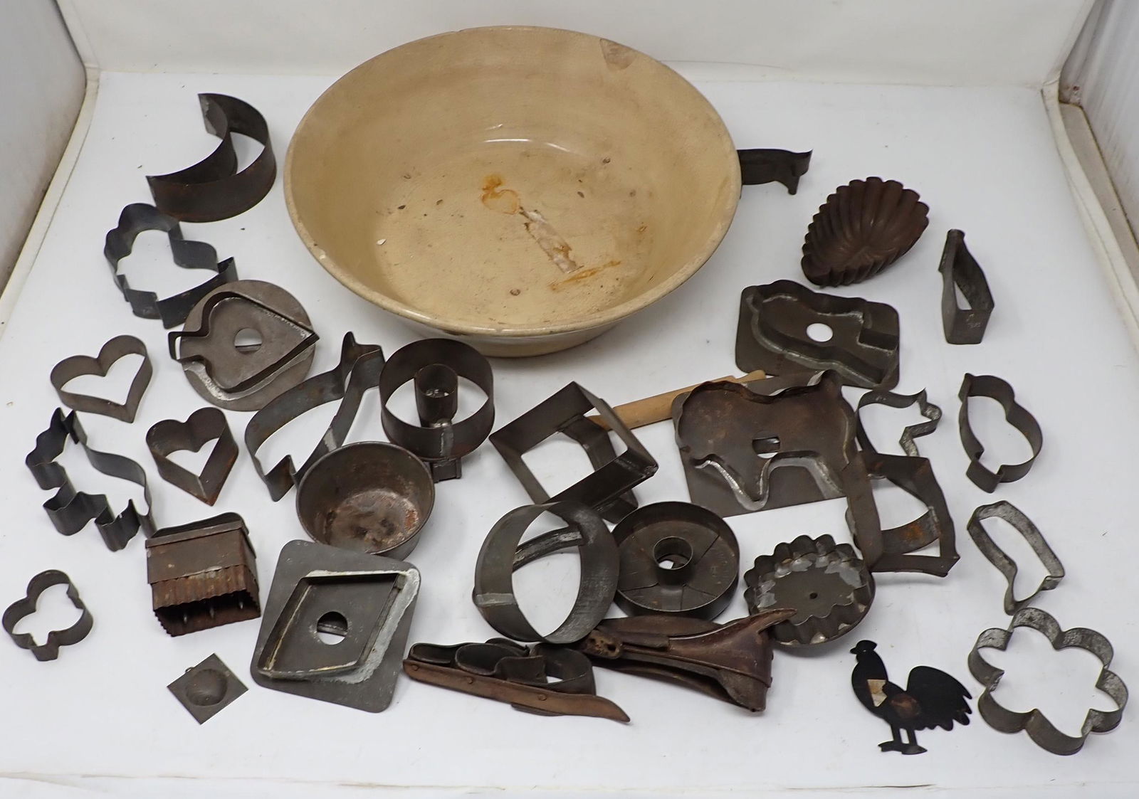 Cookie Cutter Corn Shuckers & Misc (1 of 4)