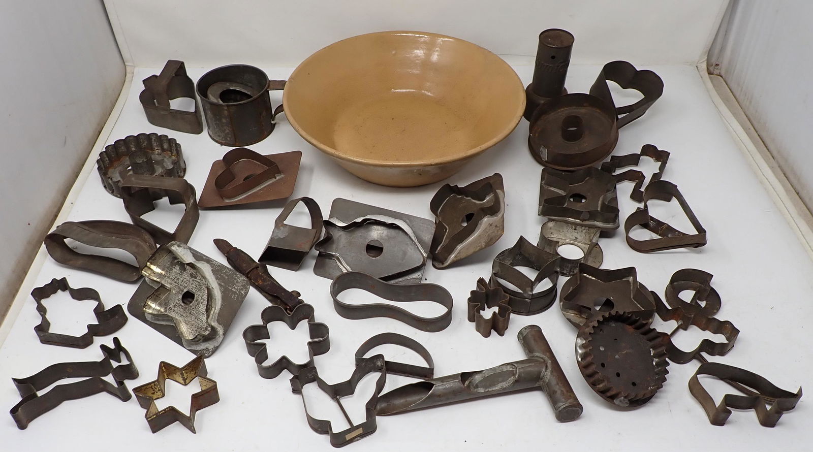 Cookie Cuttters Corn Shucker & Misc (1 of 8)