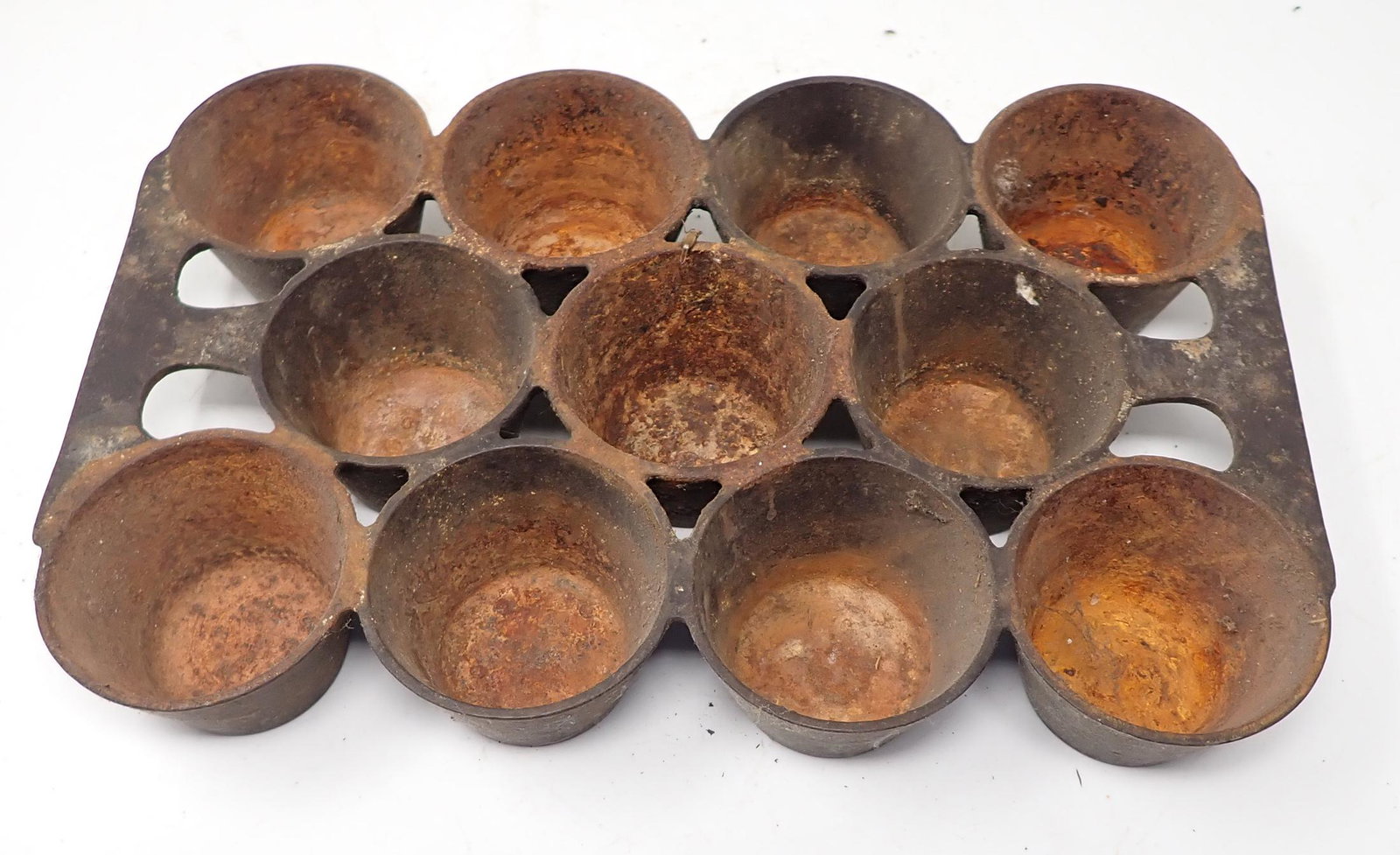 Griswold Erie No. 10 Xcast Iron Muffin Pan #948 (1 of 4)
