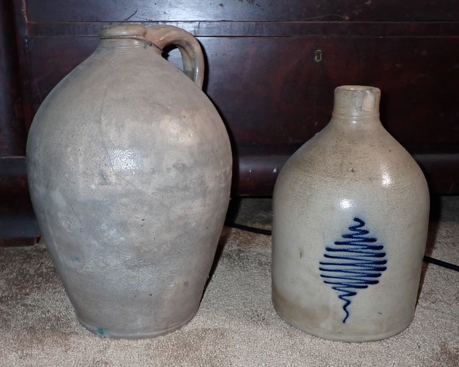 2 Stoneware Jugs (1 of 7)