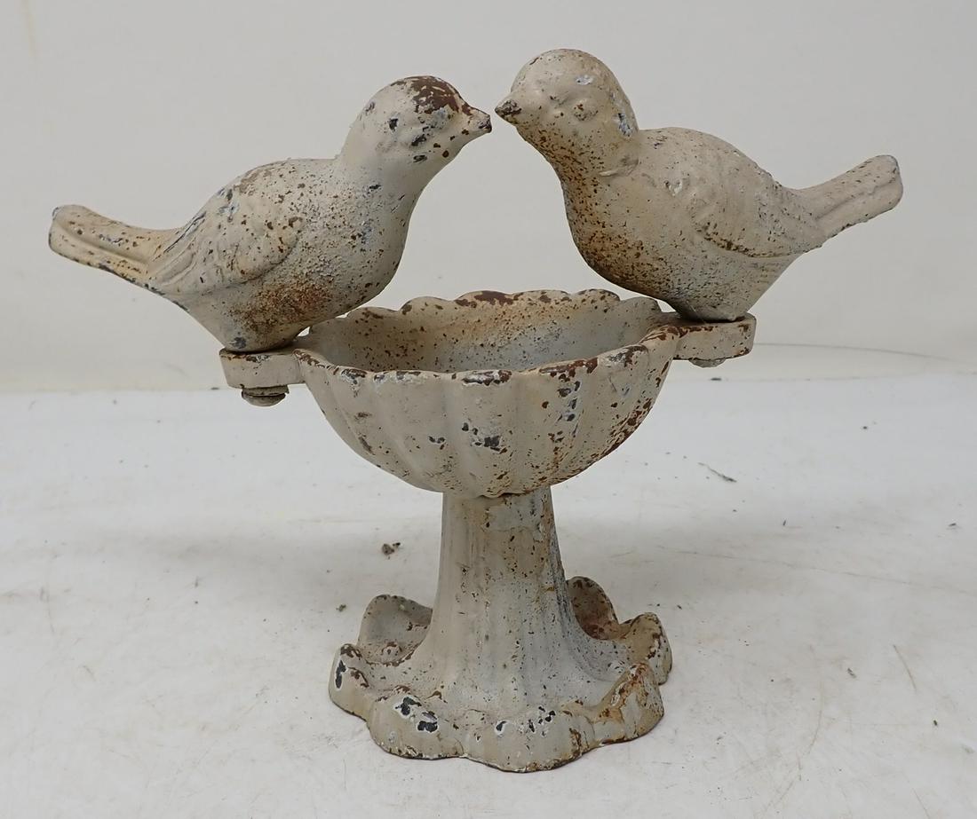 Decorator Cast Iron Birdbath & Birds (1 of 1)
