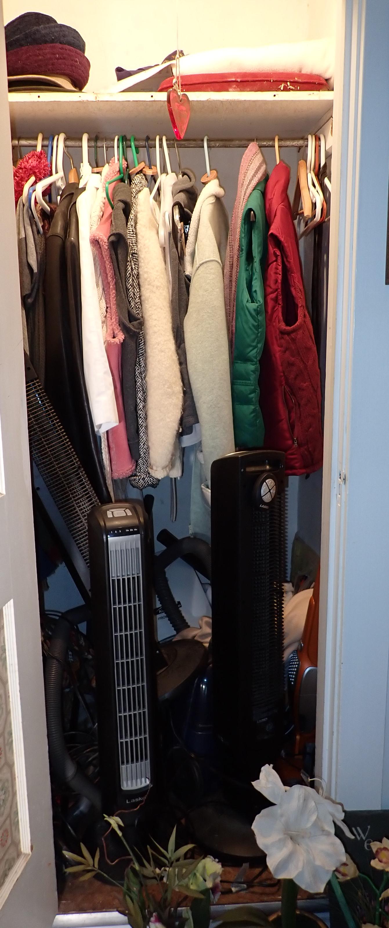 Clothing Kenmore Progressive Vacuum / Closet Contents (1 of 15)