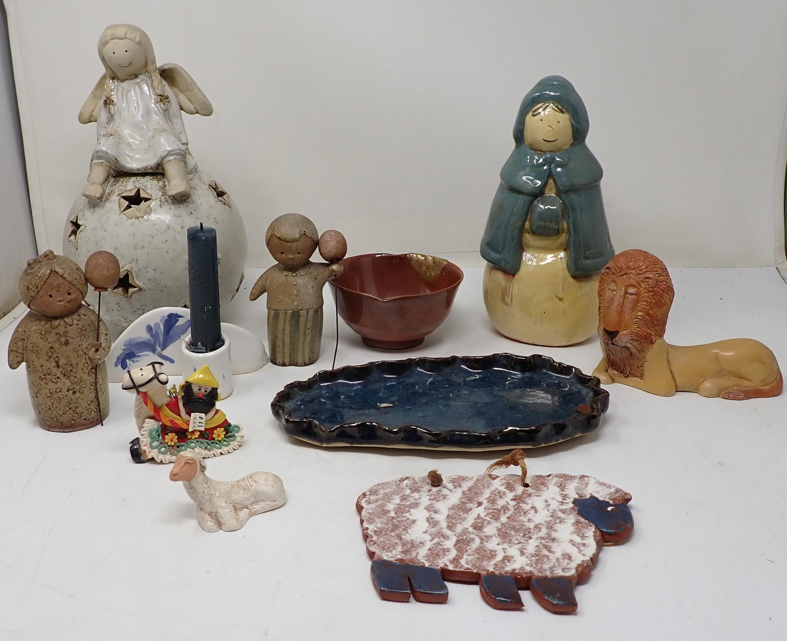 Pottery Figures Bowl Misc (1 of 6)