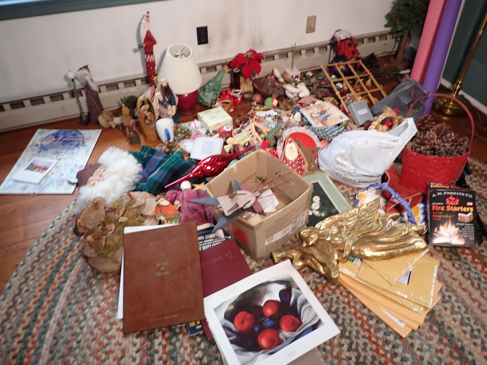 Christmas Decorations and Misc Room Contents (1 of 16)