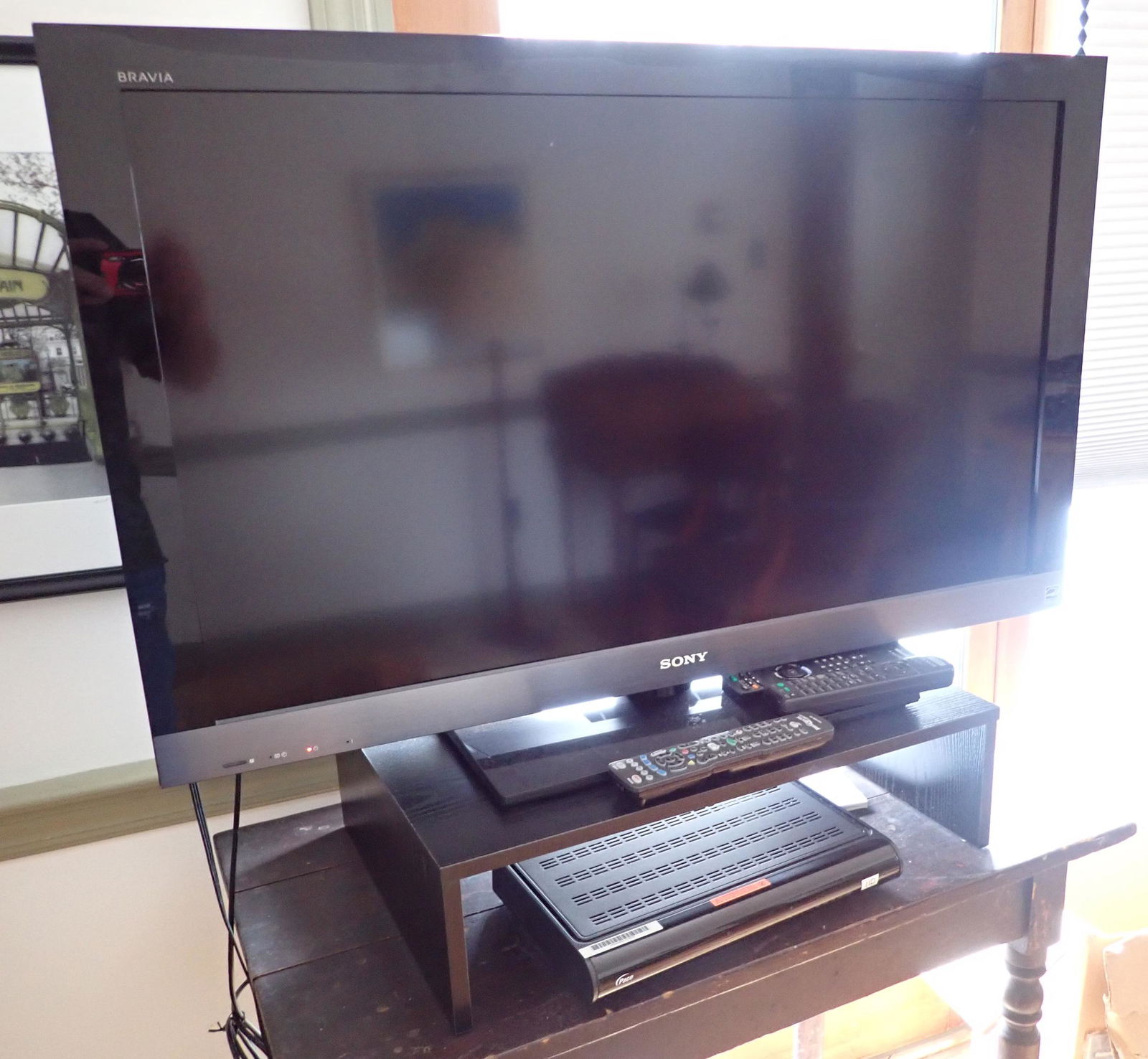 Sony Bravia 40inch TV & DVD Player (1 of 3)