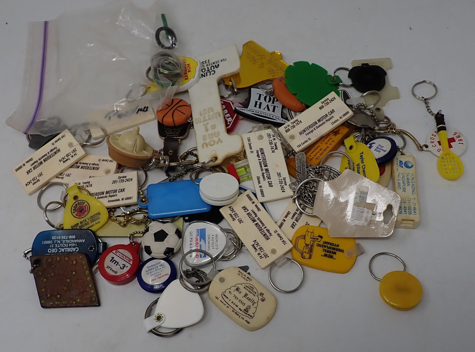 Vintage Keychains: Getting all pictured