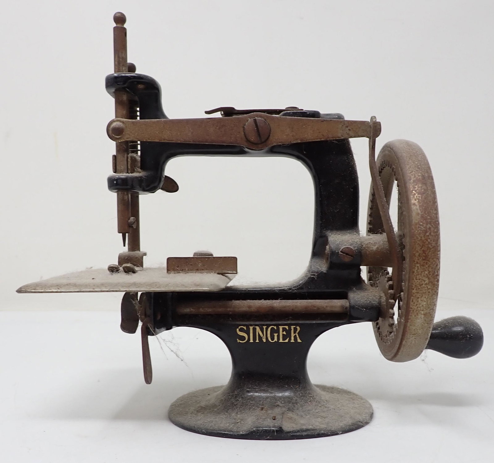 Childs Singer Sewing Machine (1 of 4)