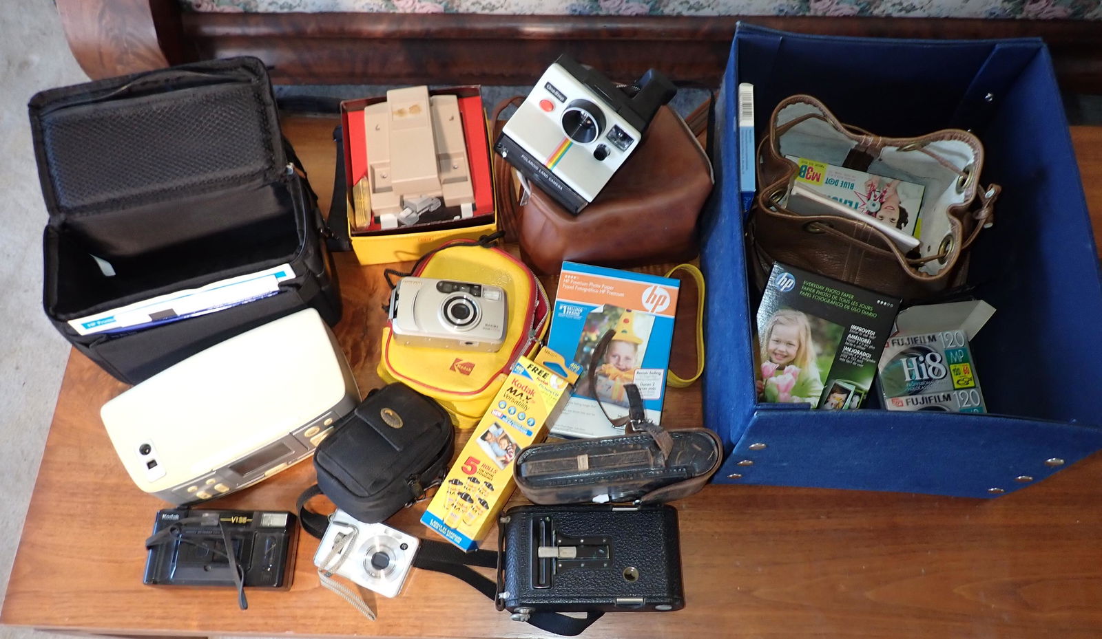 Antique Kodak Vintage Polaroid Misc Cameras & Accessories (1 of 5)