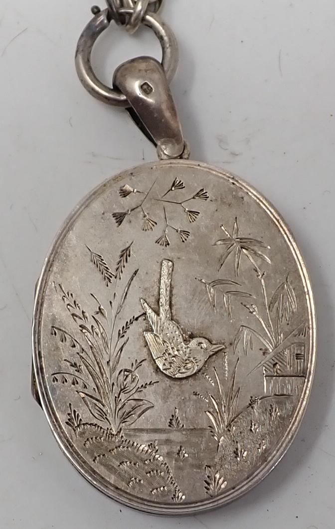Sterling Silver Bird Motiff Lockett & Chain: Locket is approx 1 3/8" x 1 3/4" . Chain is approx 24". Total weight is approx 50 grams