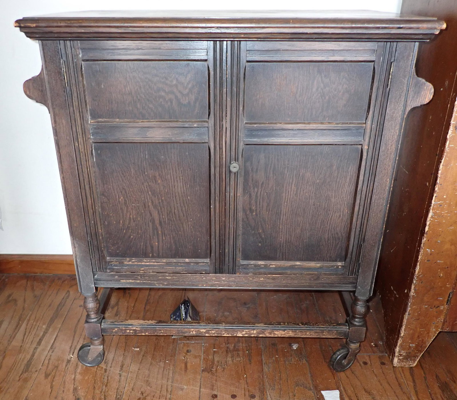 Rolling Liquor Cabinet: Approx 20 1/4" x 32" x 36 1/4" tall. Includes everything in it. Buyer must pick up by 10am. Must take all and NO SHIPPING !