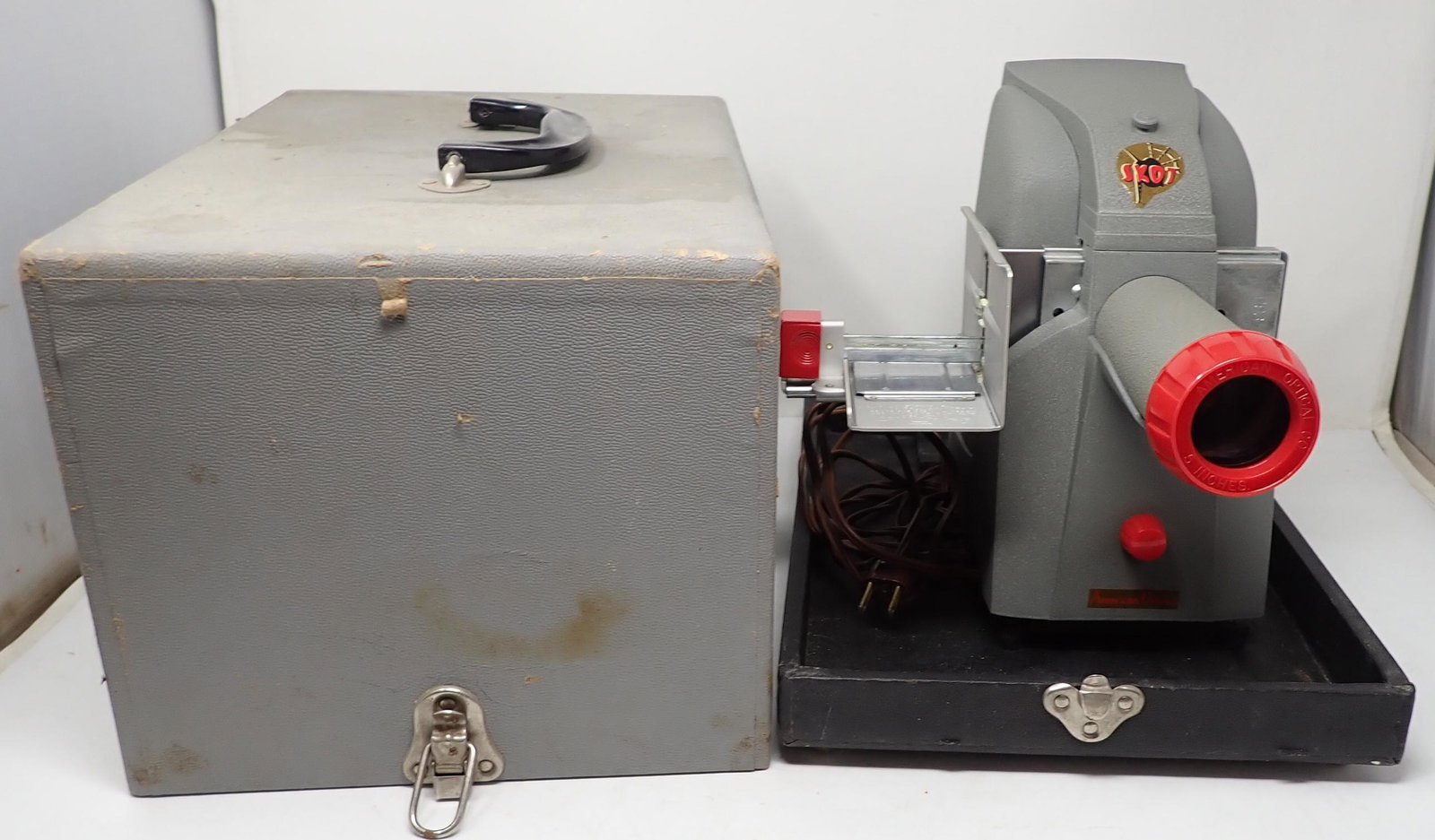 Skot American Optical Projector: with case