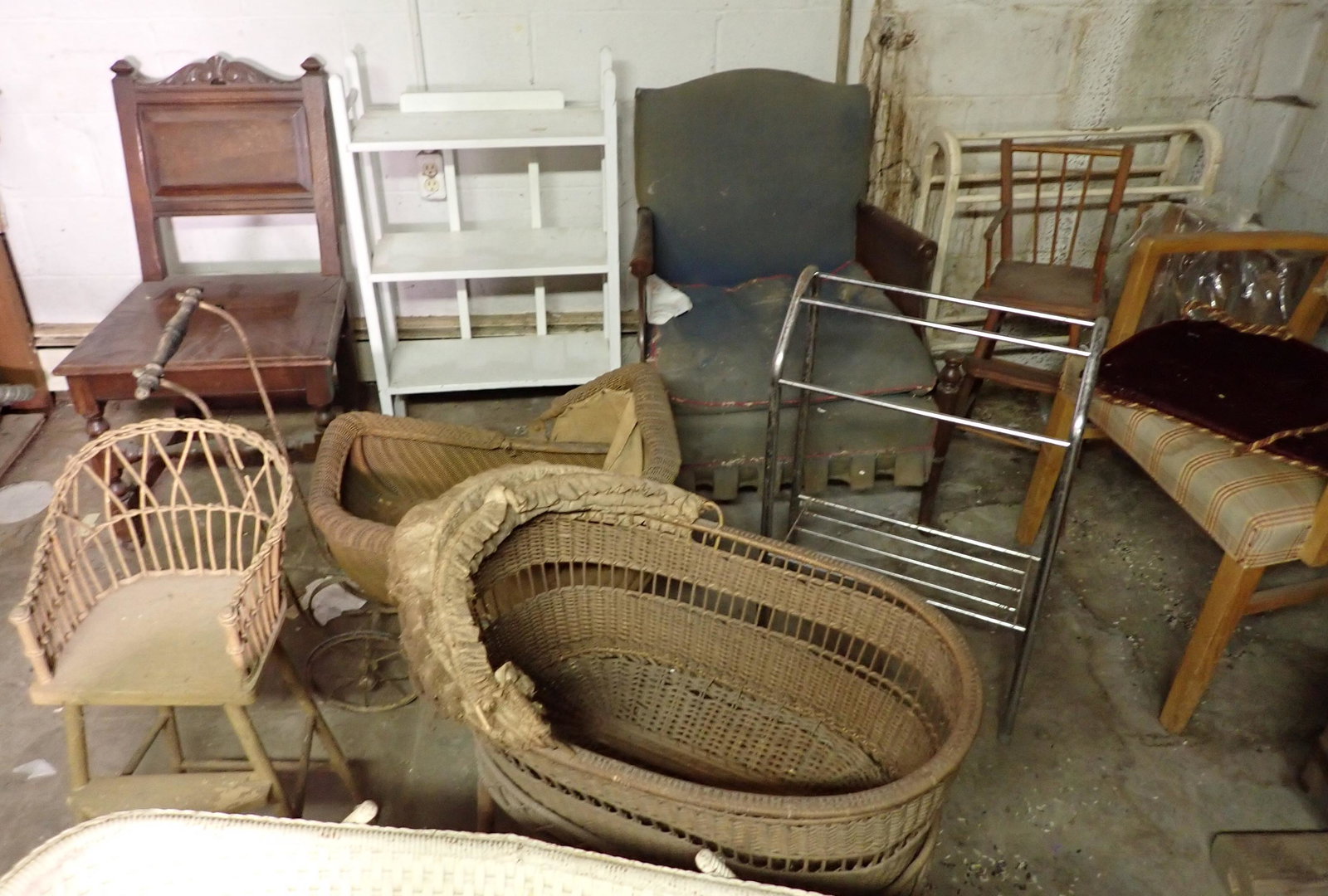 Lot of Misc Furniture: NO SHIPPING ! Take what you want and leave the rest.