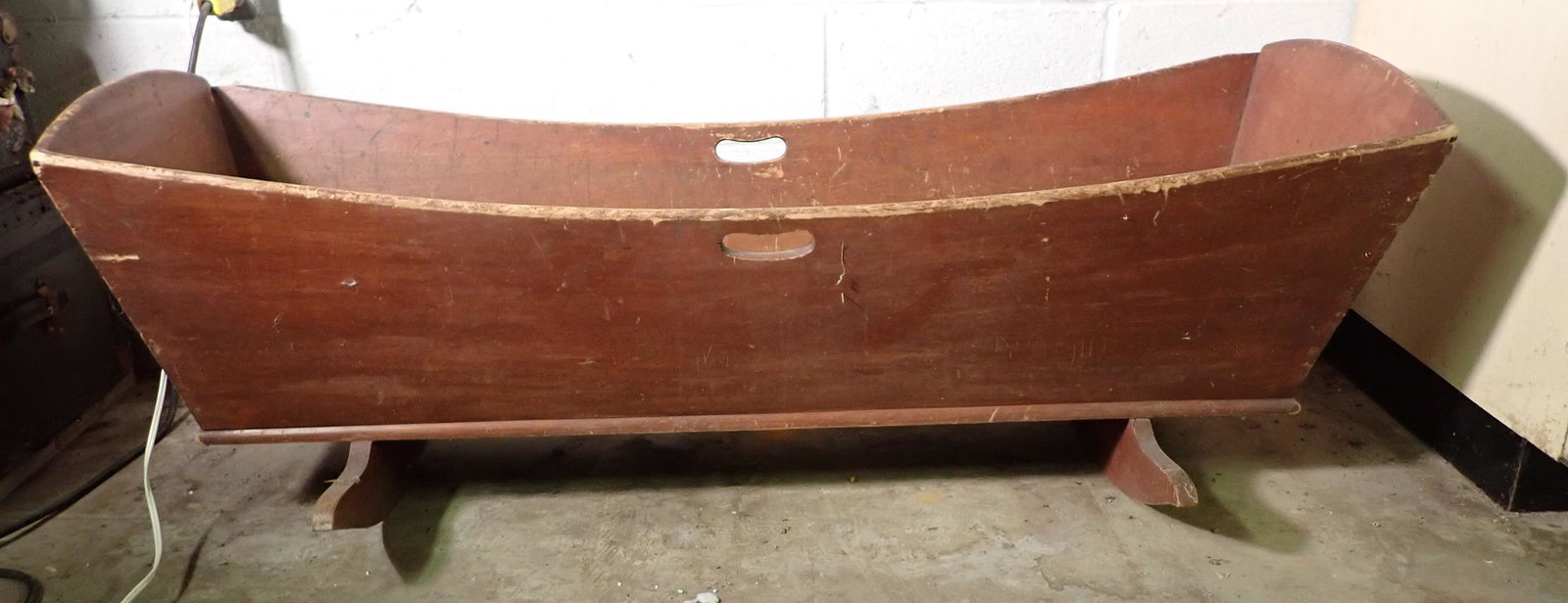 Primitive Cradle for One Heck of a Long Baby ! (1 of 10)