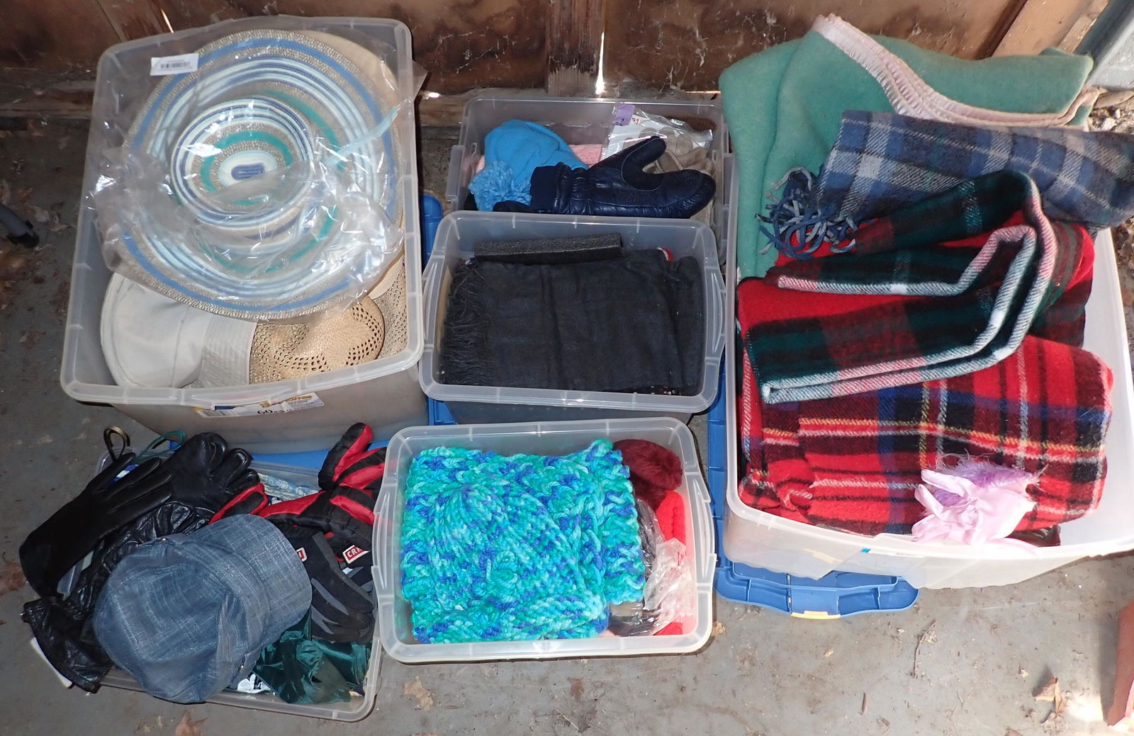 Vintage Gloves Scarves Blankets Hats incl Stetson (1 of 7)