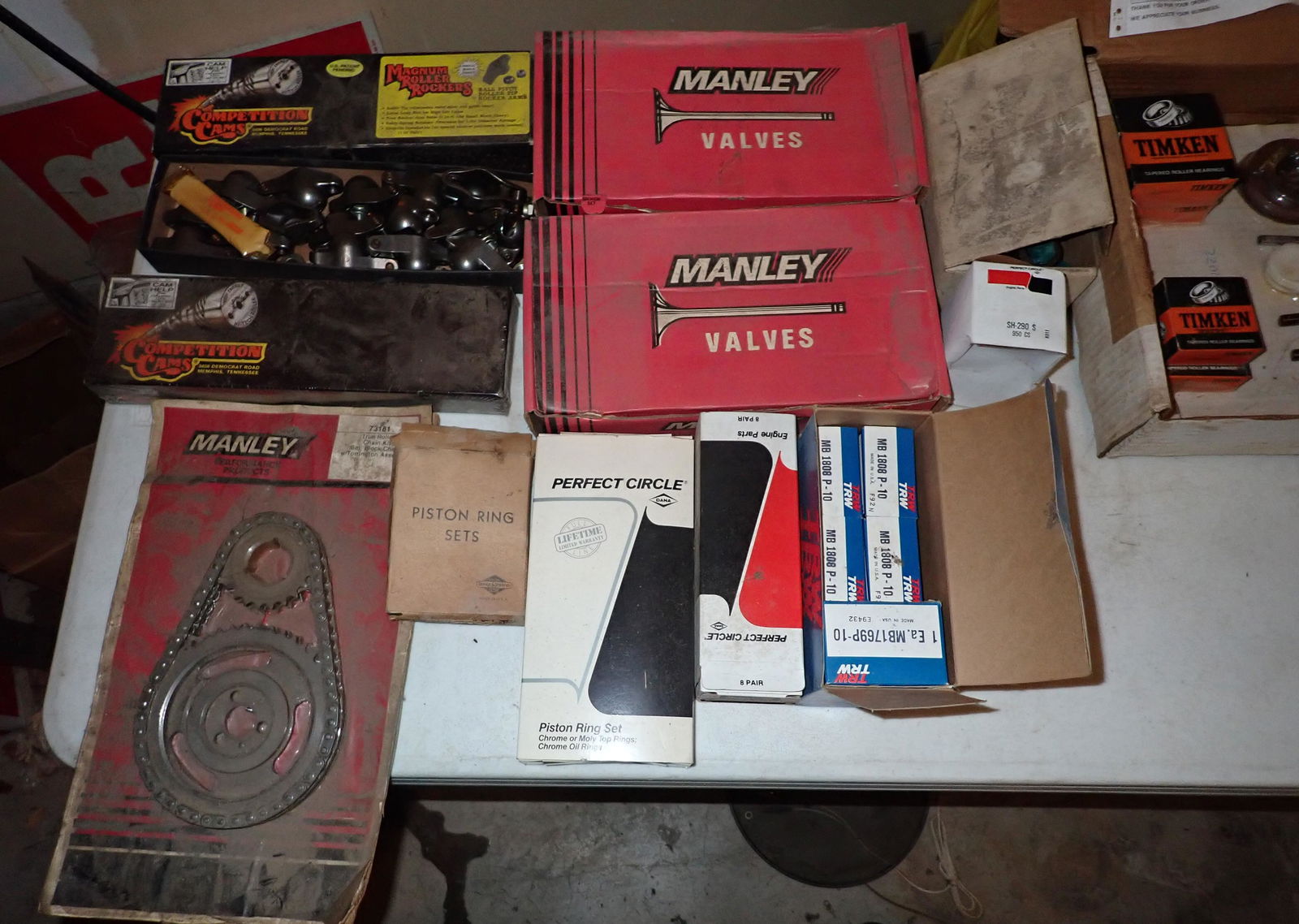 Small Block Chevy Chain Kit Roller Rockers Valves & Misc Parts (1 of 12)