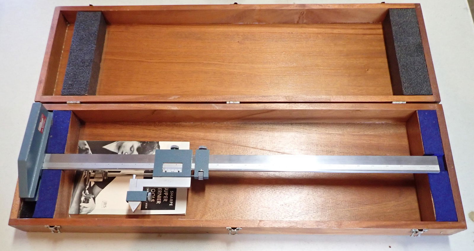 Brown & Sharpe No 586 Height Gauge w/ Case (1 of 8)