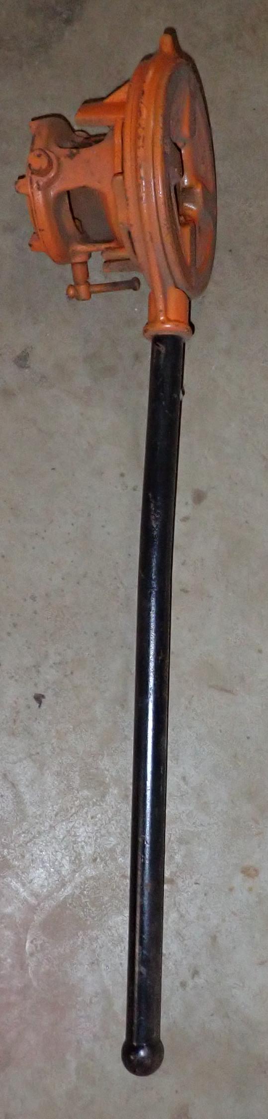 Rigid 65-R Pipe Threader (1 of 3)