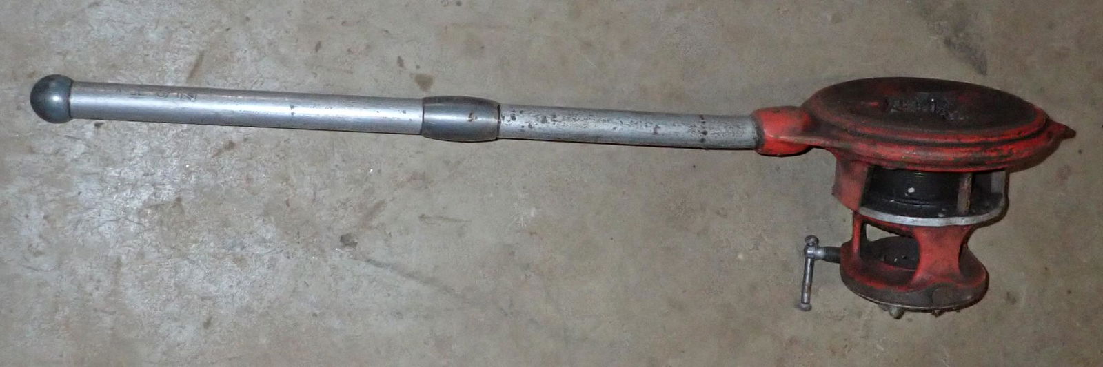 Rigid 65-R Pipe Threader (1 of 4)