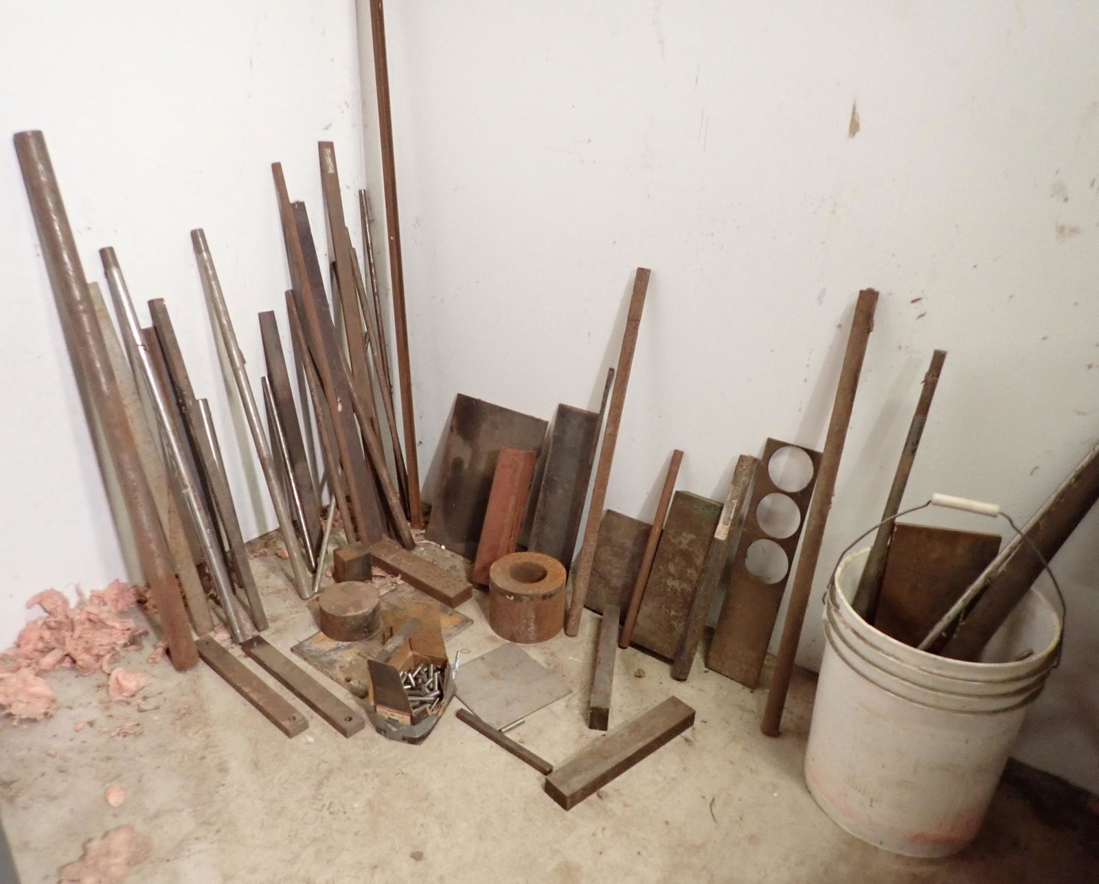 Round / Flat Steel Stock & Misc Scrap Iron (1 of 4)