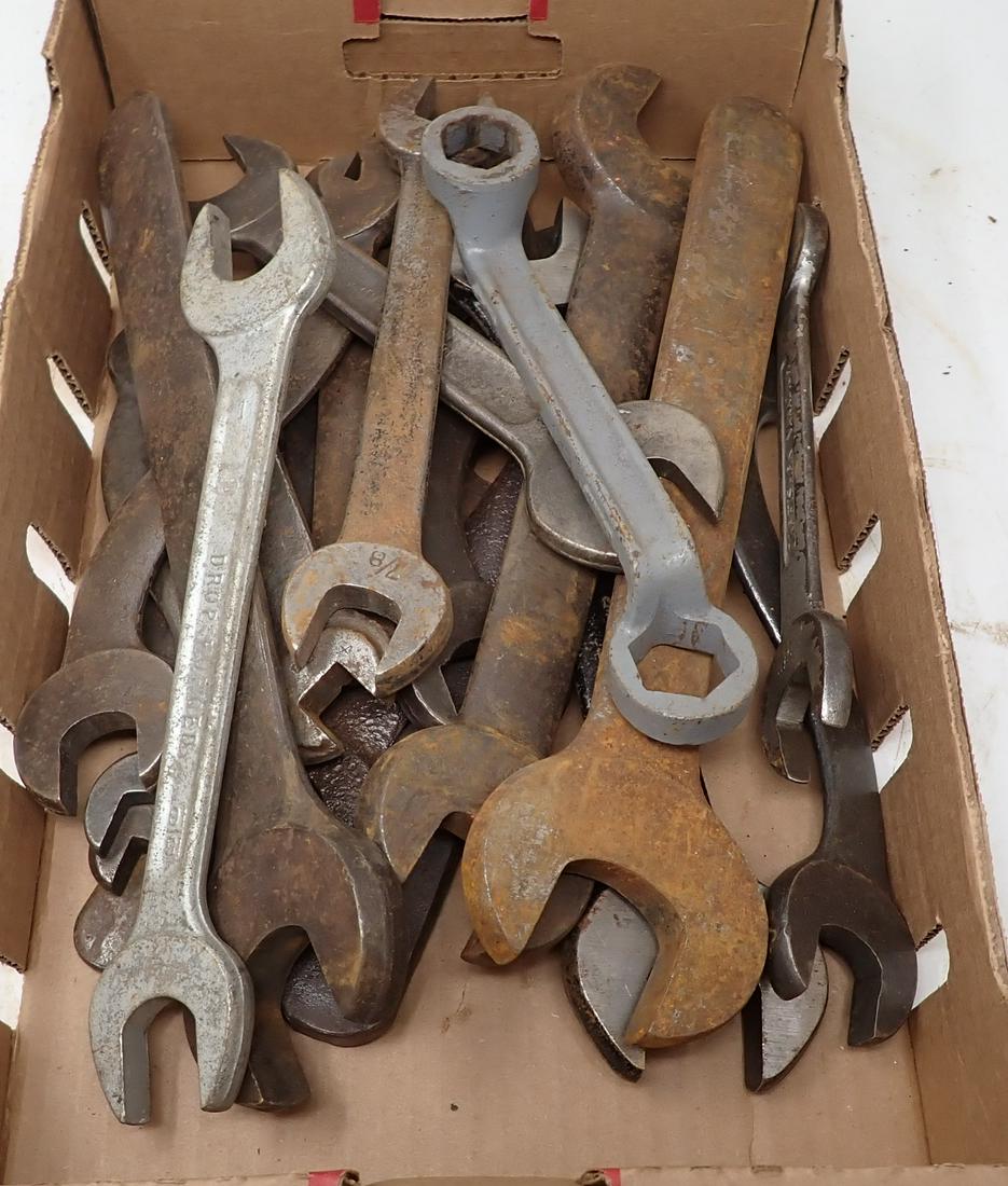 Antique & Vintage Wrenches: Getting all pictured.