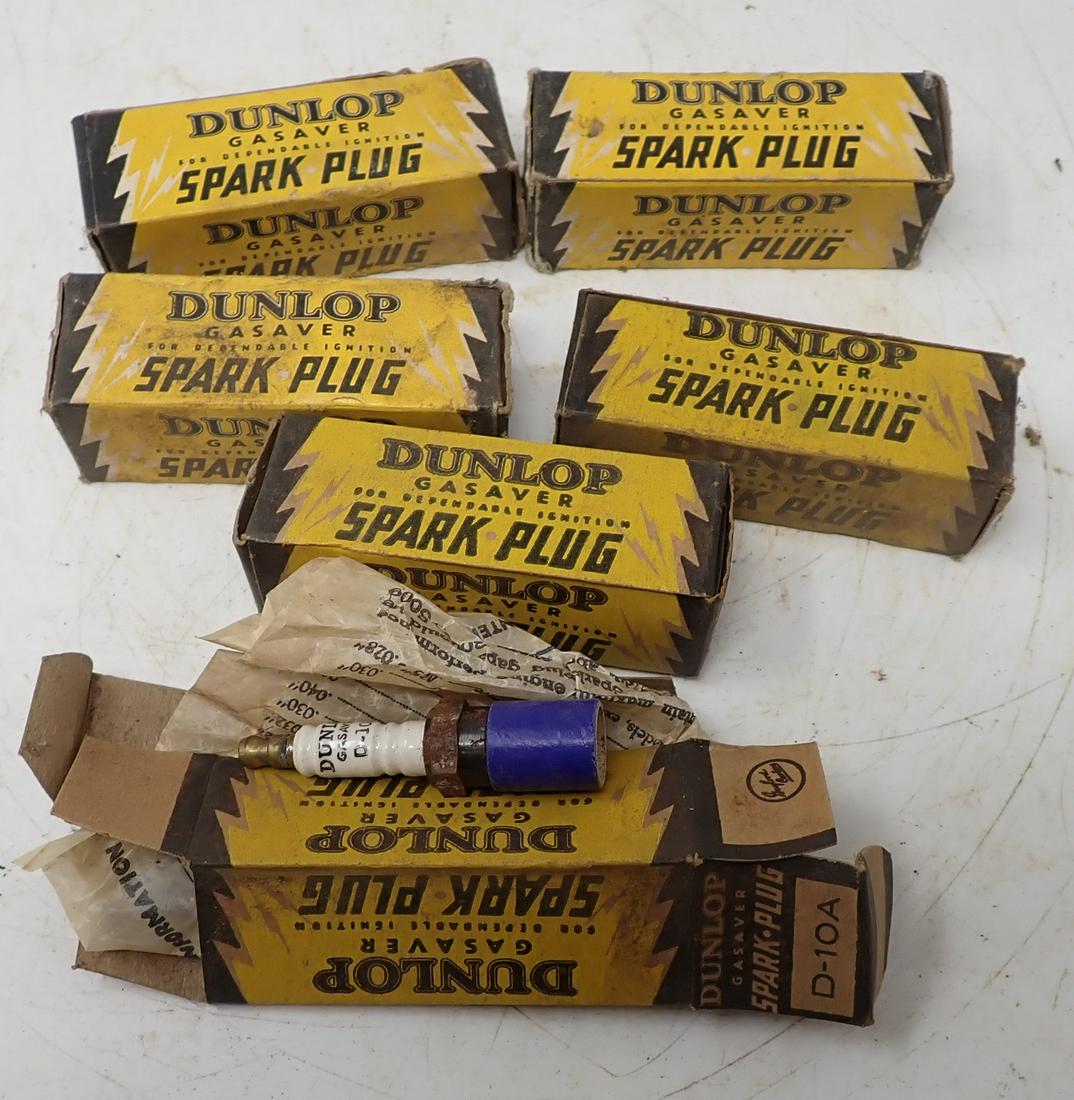5 Vintage Dunlop D10-A Spark Plugs NOS: New old stock !