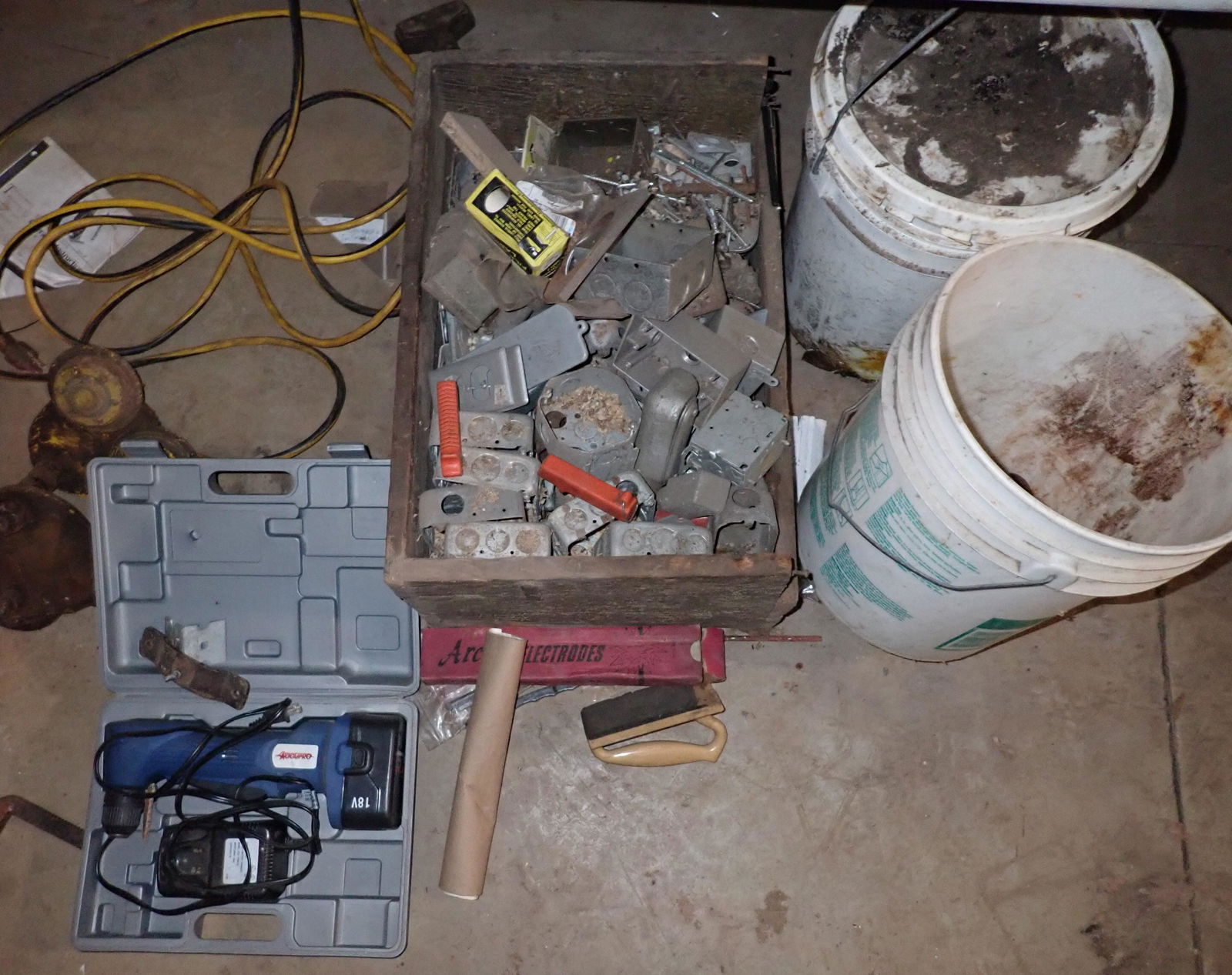 Electrical Boxes Hardware Beam Trolley & Misc (1 of 10)