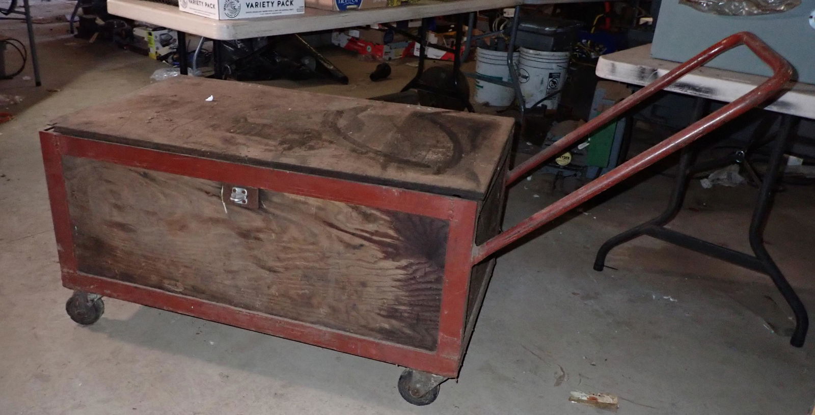 Vintage Rolling Tool Box (1 of 3)