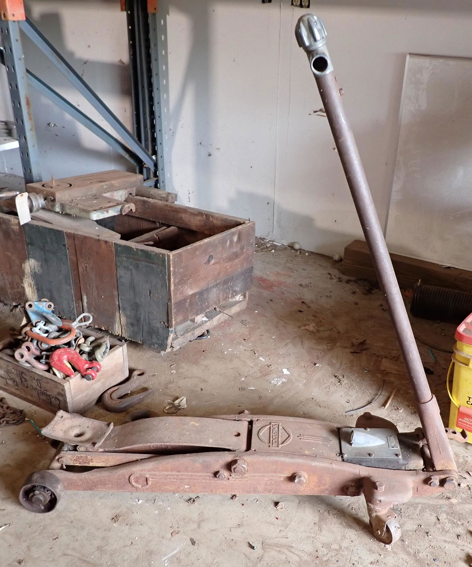 Vintage Blackhawk 4 Ton Floor Jack (1 of 5)