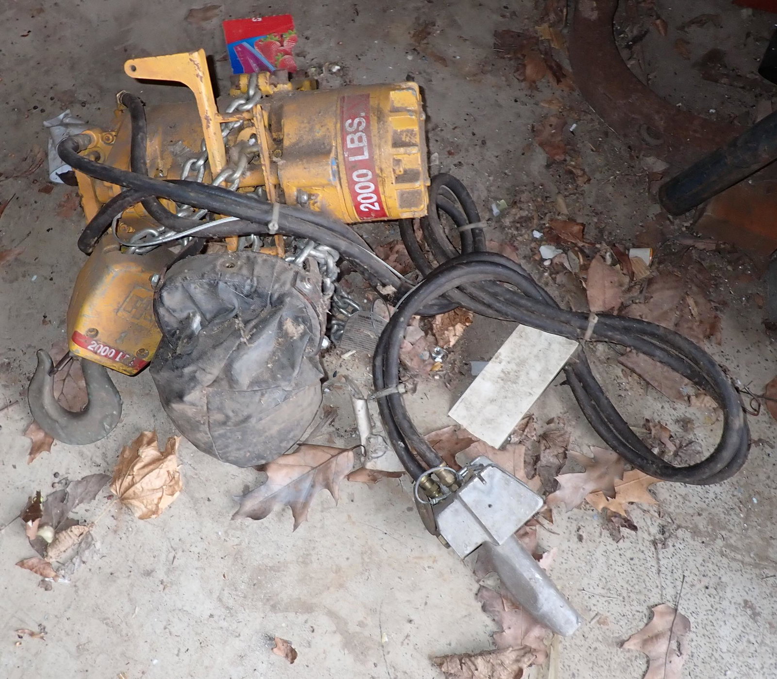 Ingersoll Rand 2000lb Pneumatic Chain Hoist: NO SHIPPING !