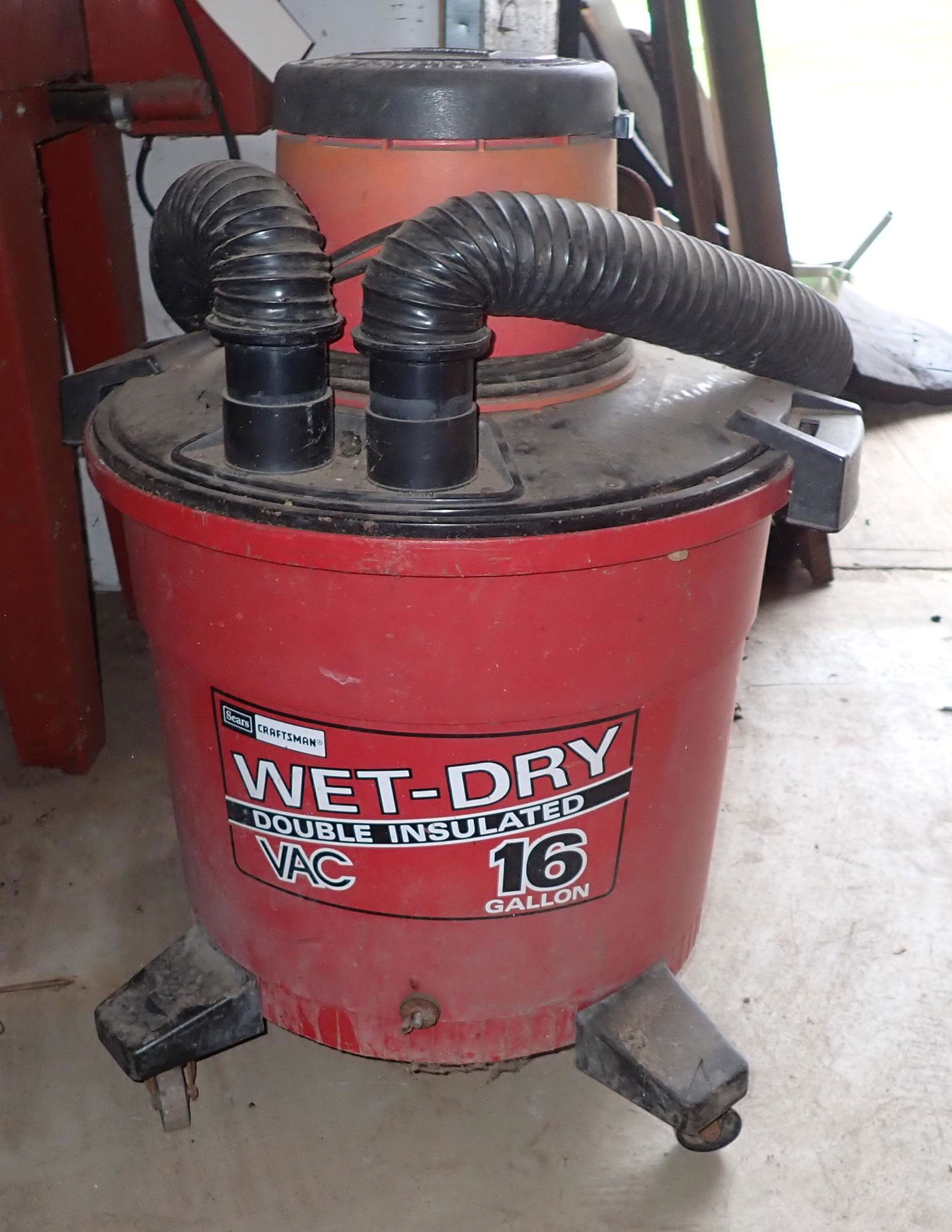 Craftsman 16 Gallon Wet Dry Vac (1 of 2)