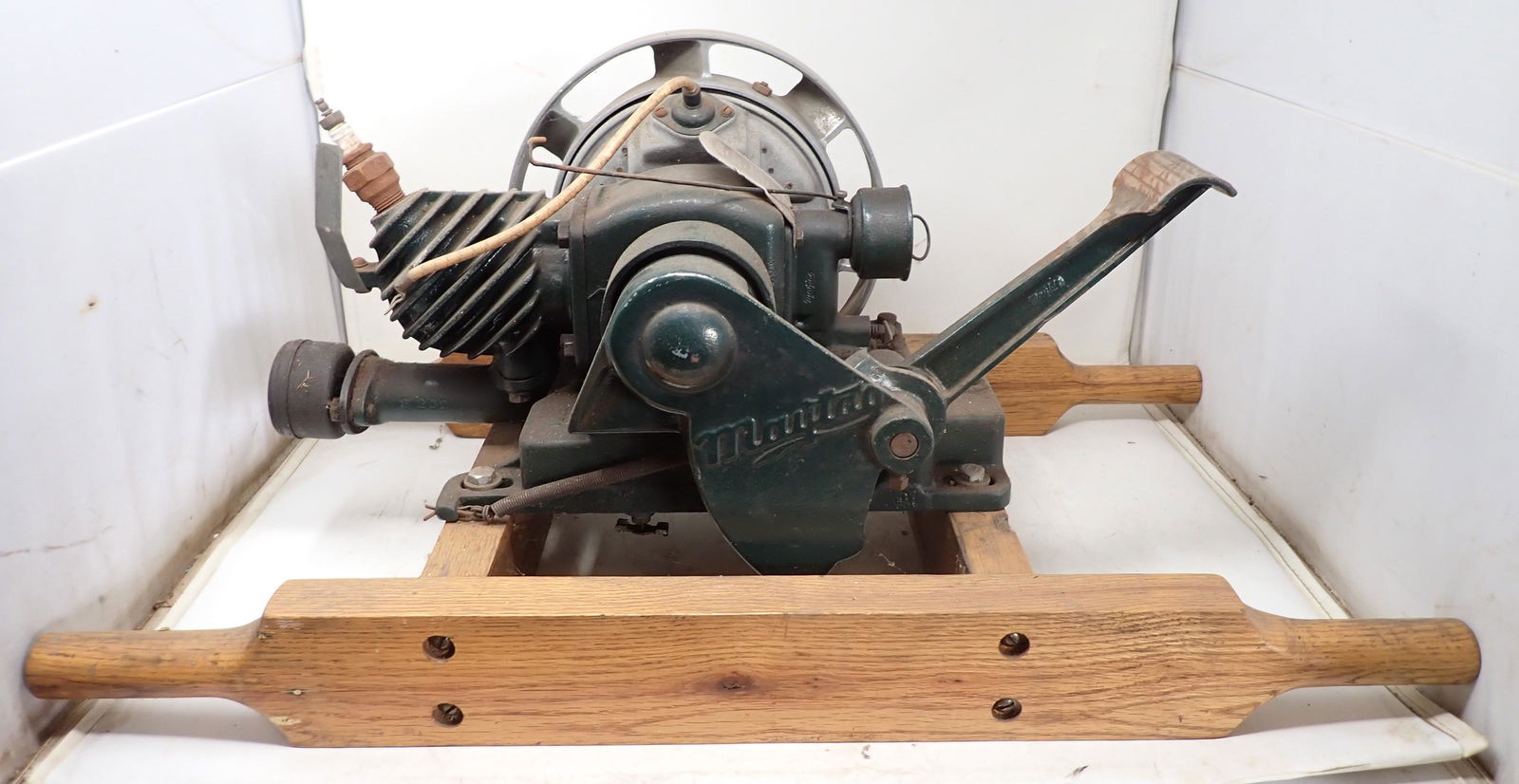 Antique Maytag Hit & Miss Engine (1 of 6)